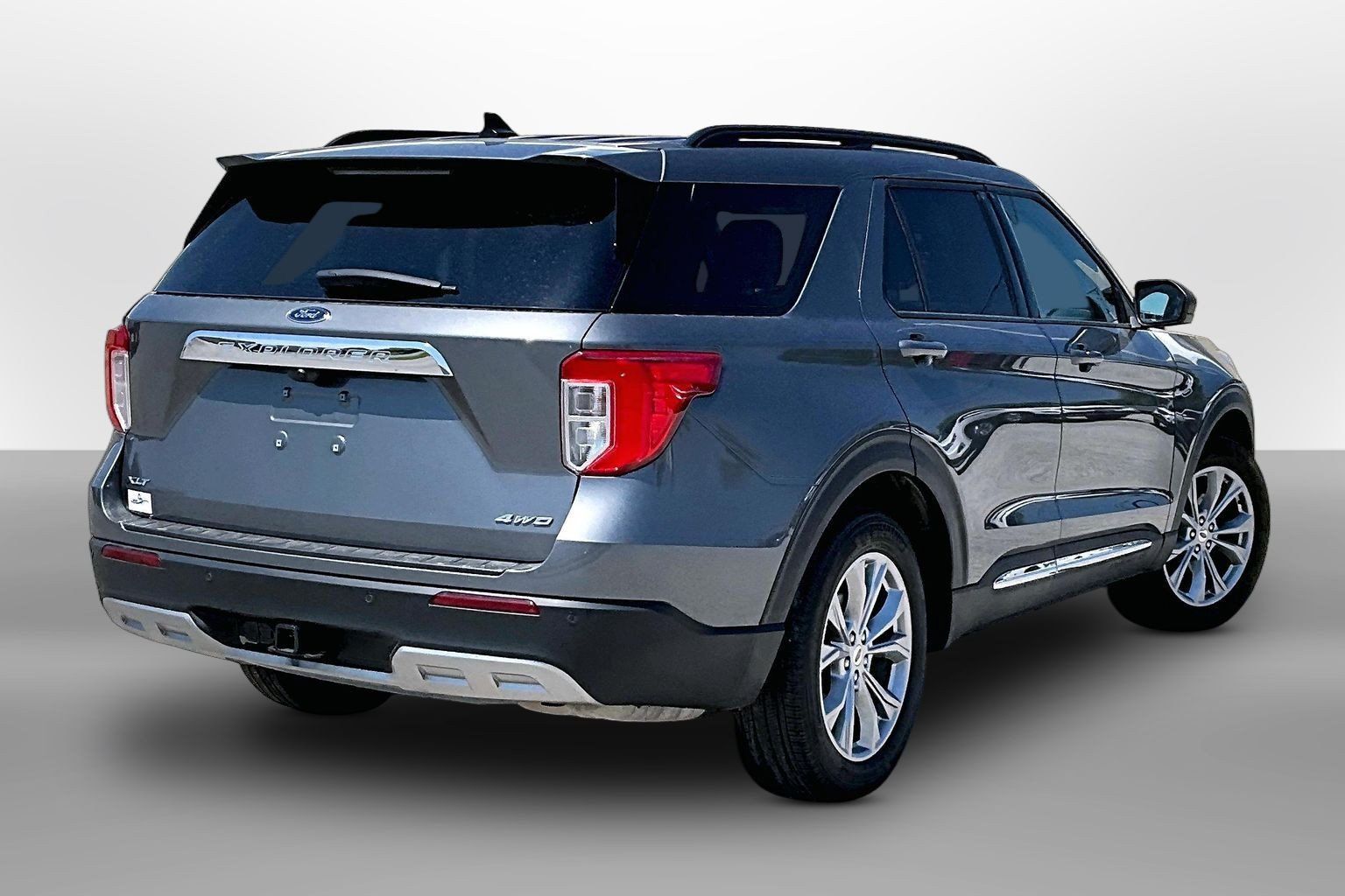 Used 2023 Ford Explorer XLT w/ Equipment Group 202A AWD/4WD image 11
