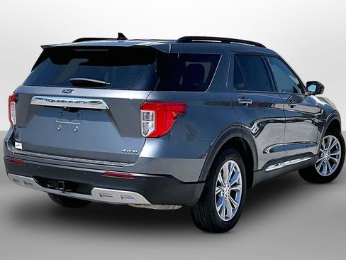 Used 2023 Ford Explorer XLT w/ Equipment Group 202A AWD/4WD image 11