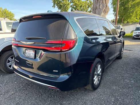 Used 2022 Chrysler Pacifica Touring-L AWD/4WD image 4