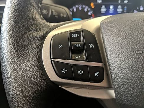 Used 2022 Ford Explorer XLT w/ Equipment Group 202A image 18