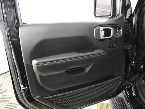 Used 2025 Jeep Wrangler Unlimited Sahara AWD/4WD image 7