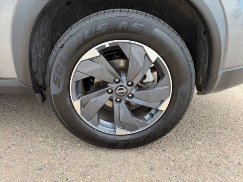 Used 2025 Nissan Rogue SV FWD image 32