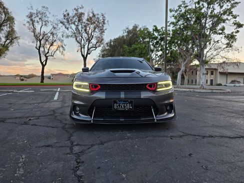 Used 2017 Dodge Charger R/T Scat Pack RWD image 2