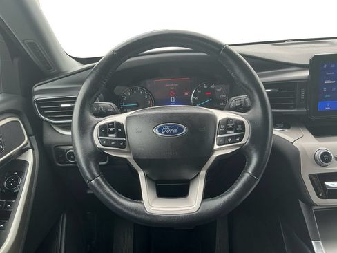 Used 2023 Ford Explorer XLT w/ Equipment Group 202A AWD/4WD image 18