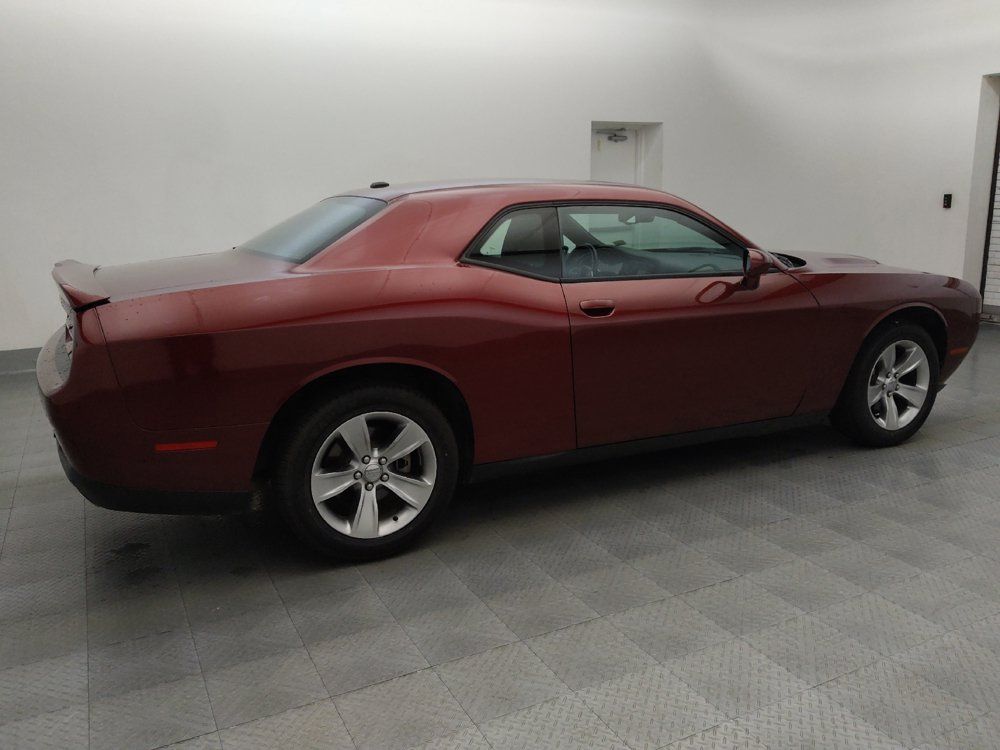 Used 2021 Dodge Challenger SXT w/ Driver Convenience Group RWD image 10