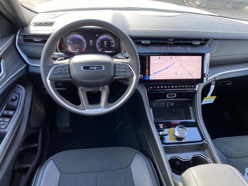 New 2026 Jeep Grand Cherokee Altitude image 9