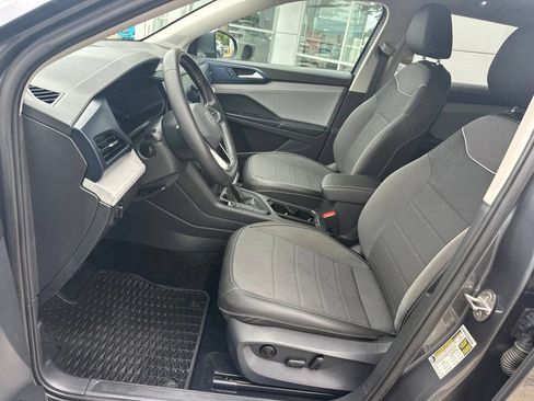 Used 2024 Volkswagen Taos SE FWD image 11