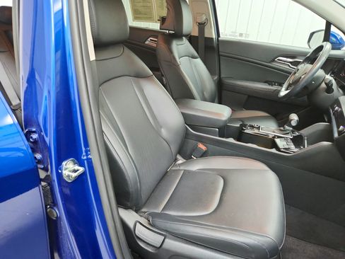 Used 2025 Kia Sportage EX FWD image 36