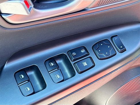 Used 2019 Hyundai Kona Limited image 17