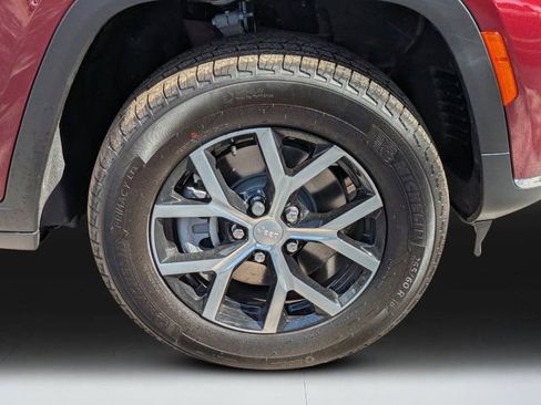 New 2025 Jeep Grand Cherokee L Limited image 9