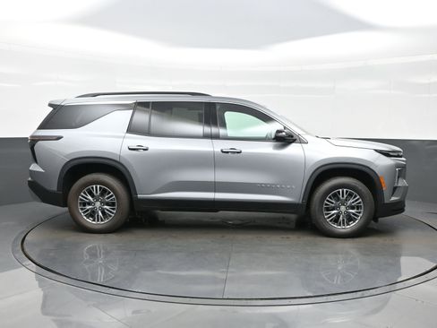 Used 2024 Chevrolet Traverse LT AWD/4WD image 7