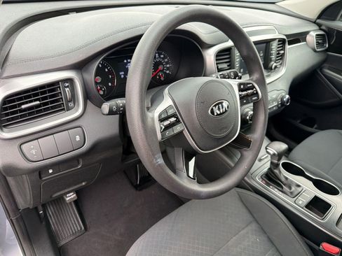 Used 2020 Kia Sorento L FWD image 4