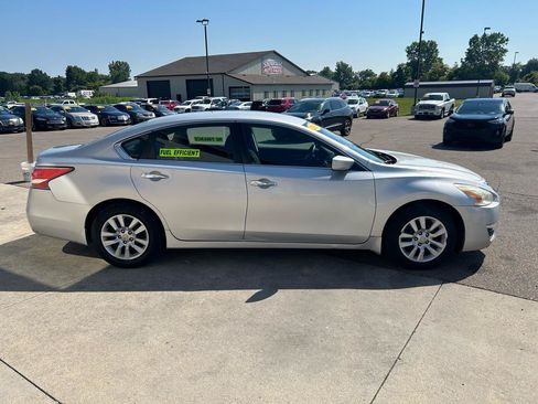 Used 2015 Nissan Altima 2.5 S w/ Power Driver Seat Package FWD image 4