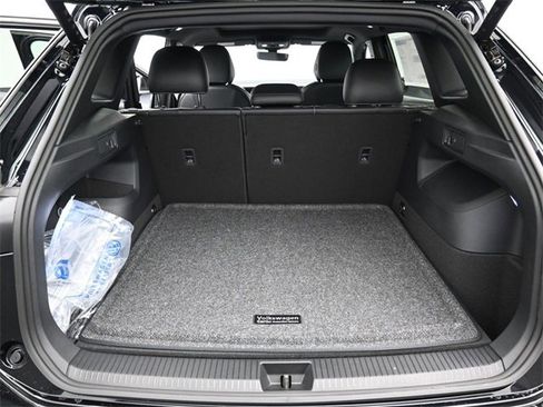 New 2026 Volkswagen Tiguan SE R-Line image 12