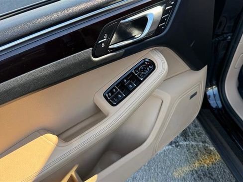 Used 2020 Porsche Macan w/ Premium Package Plus image 35