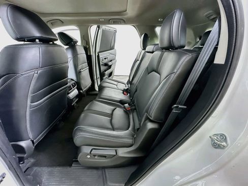 Used 2023 Honda Pilot Touring image 15