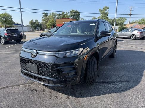 Used 2025 Volkswagen Tiguan SE R-Line AWD/4WD image 2