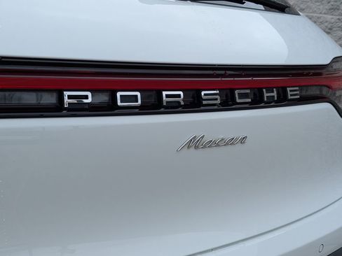 Certified 2023 Porsche Macan image 35