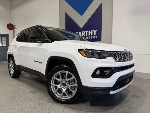 Used 2025 Jeep Compass Limited AWD/4WD image 2