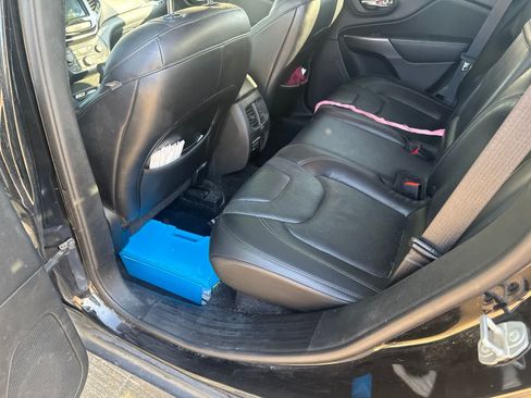 Used 2019 Jeep Cherokee Limited FWD image 12