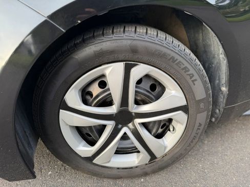 Used 2020 Toyota Corolla LE FWD image 11