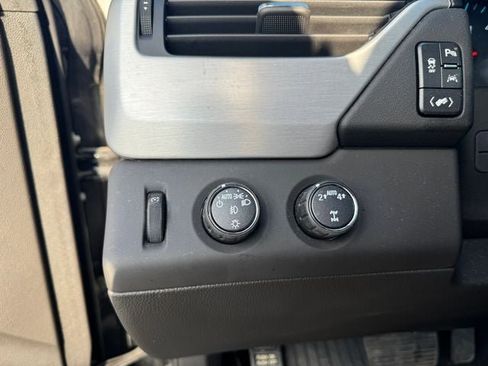 Used 2018 GMC Yukon SLT image 24