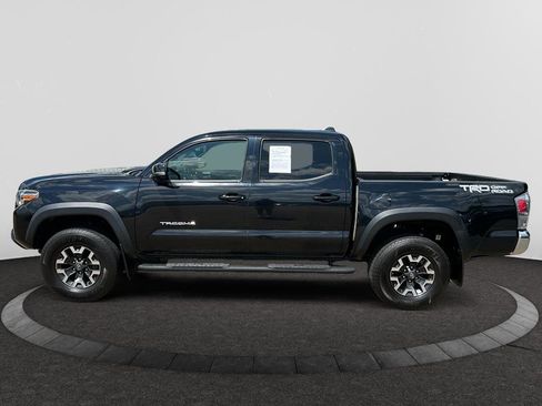 Used 2022 Toyota Tacoma TRD Off-Road image 2