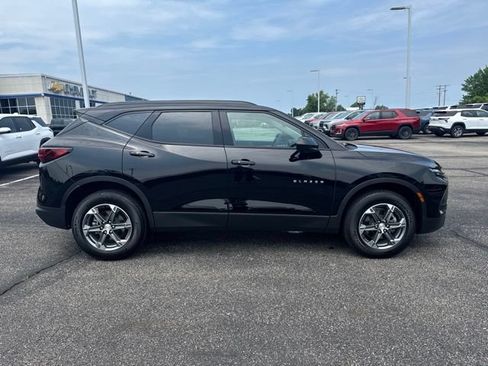 Used 2024 Chevrolet Blazer LT w/ Convenience Package AWD/4WD image 2