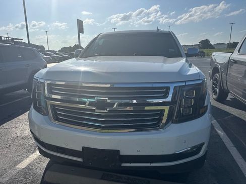 Used 2018 Chevrolet Suburban Premier AWD/4WD image 2