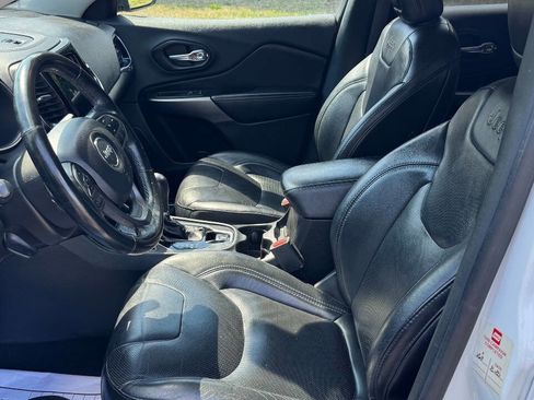 Used 2019 Jeep Cherokee Limited FWD image 14