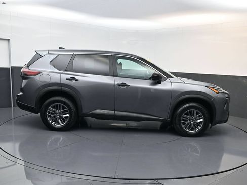 Used 2024 Nissan Rogue S AWD/4WD image 2