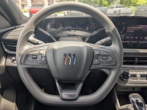 New 2025 Buick Envista Preferred image 18