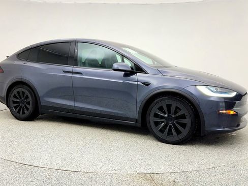 Used 2023 Tesla Model X Plaid image 3