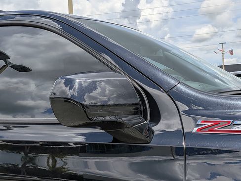 Used 2022 Chevrolet Suburban Z71 AWD/4WD image 38