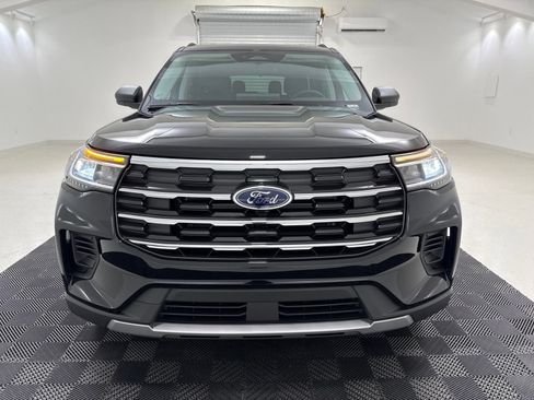 New 2026 Ford Explorer Active RWD image 2