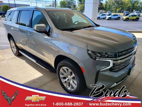 Used 2023 Chevrolet Suburban Premier image 1