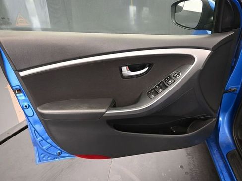 Used 2017 Hyundai Elantra GT image 17