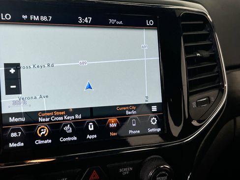 Used 2022 Jeep Grand Cherokee Laredo X image 11