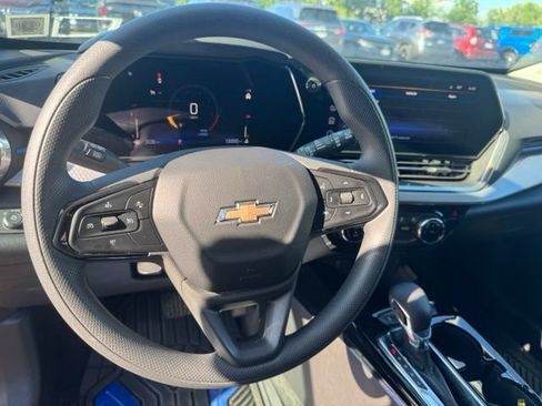 Used 2024 Chevrolet Trax LT FWD image 15