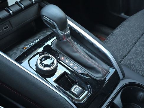 Used 2024 Chevrolet Colorado Z71 w/ Z71 Convenience Package 2 AWD/4WD image 24