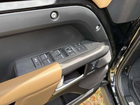 Used 2025 Land Rover Defender 130 V8 image 19