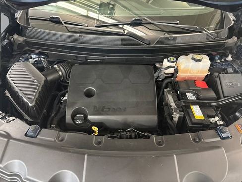 Used 2022 Chevrolet Traverse LS image 11