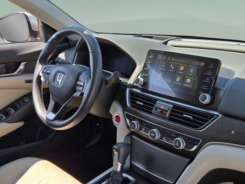 Used 2018 Honda Accord Touring image 27