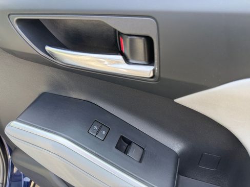 Used 2020 Toyota Highlander XLE AWD/4WD image 16