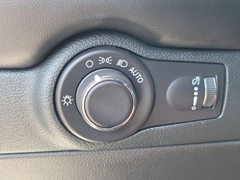 Used 2024 Dodge Durango GT RWD image 17