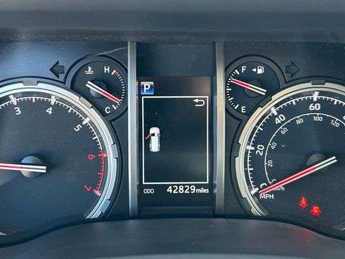 Used 2024 Toyota 4Runner TRD Off-Road Premium AWD/4WD image 17