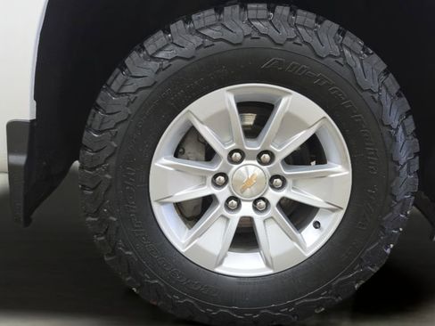 Used 2024 Chevrolet Silverado 1500 LT AWD/4WD image 31