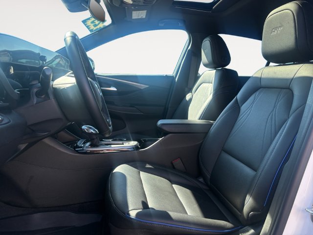 Used 2025 Buick Envista Sport Touring w/ Experience Buick Package FWD image 9