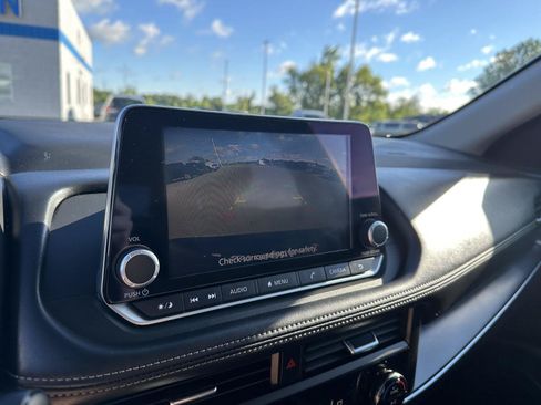 Used 2024 Nissan Rogue SV FWD image 27