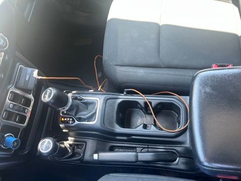 Used 2018 Jeep Wrangler Unlimited Sport S AWD/4WD image 17